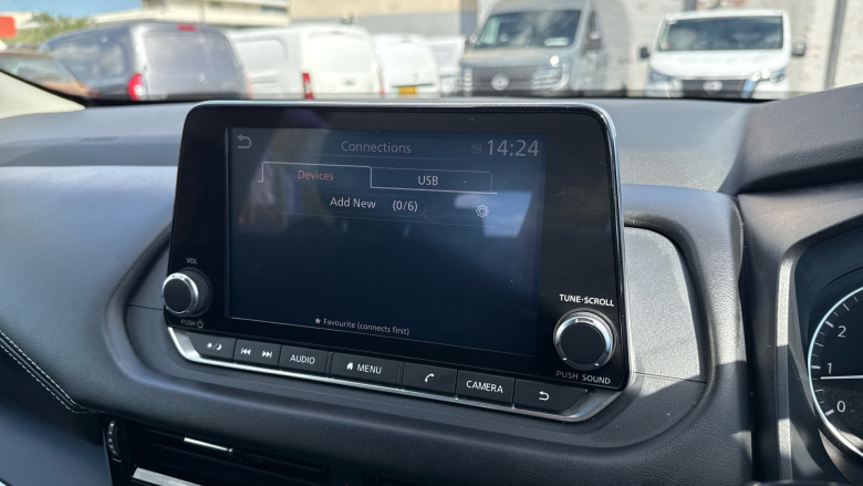 Nissan Qashqai 1.3 DiG-T MH 158 Acenta Premium 5dr Xtronic Petrol Hatchback